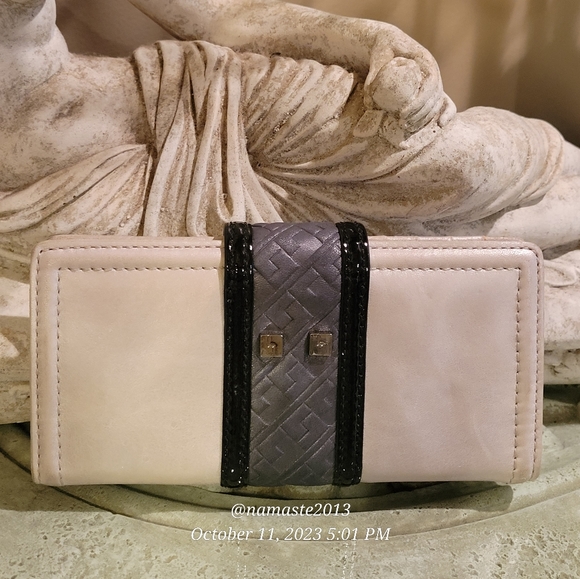 L.A.M.B. by Gwen Stefani Frosted Iridescent Clutch Wallet Luxury Designer #484 - Picture 3 of 16